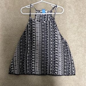 Vestique Aztec crop top